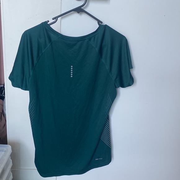 Shimmer Green Nike Running workout top size medium women’s like new condition - Picture 5 of 6